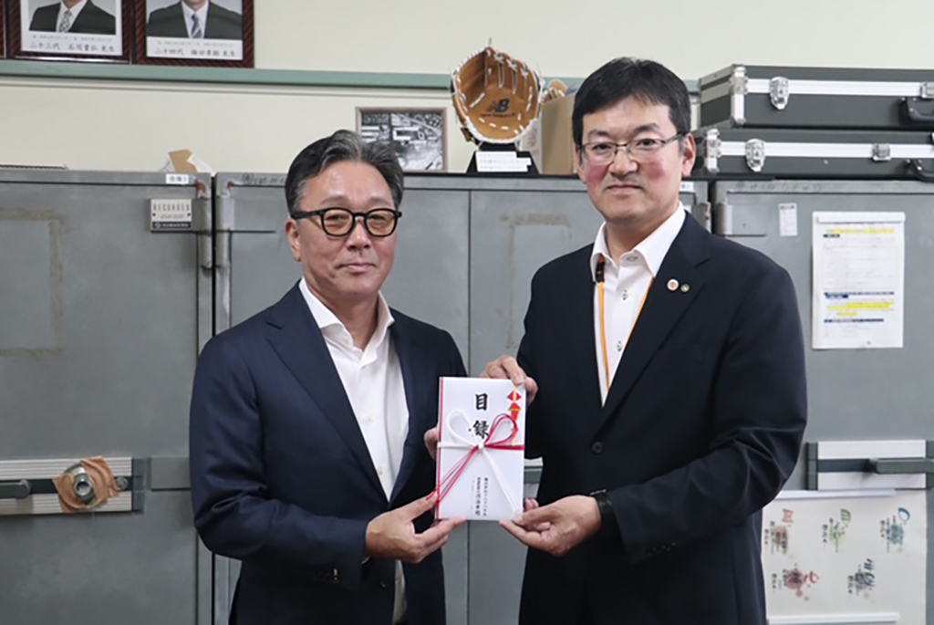 大村市立中央小学校(50万円)へ寄付